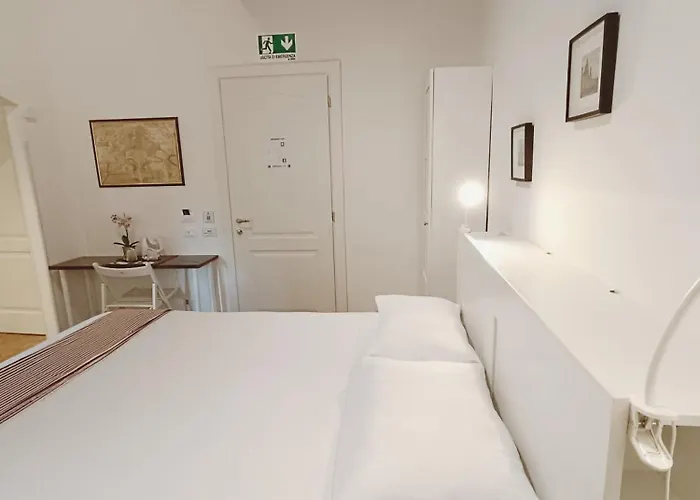 Piccolo Trevi בית הארחה 4*